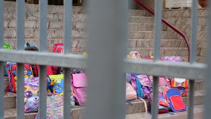 A scuola manca il telefono: didattica a distanza impossibile per le elementari Don Milani di Taranto