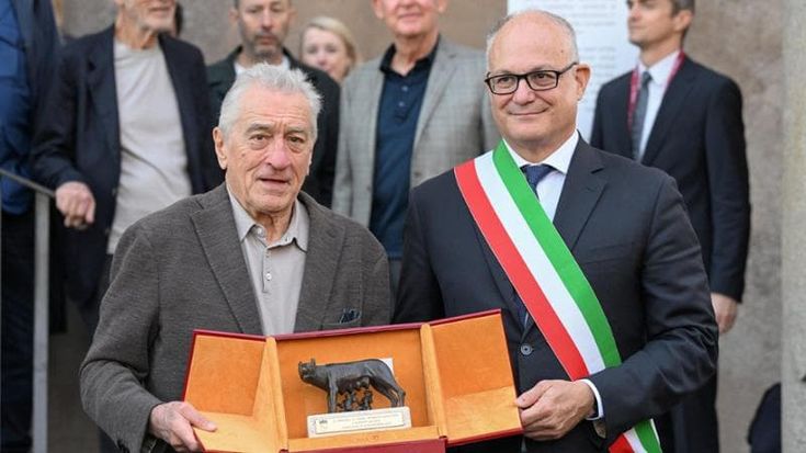 Robert De Niro, la Lupa e il rito del sakè. La star: “Roma è un’opera d’arte”
