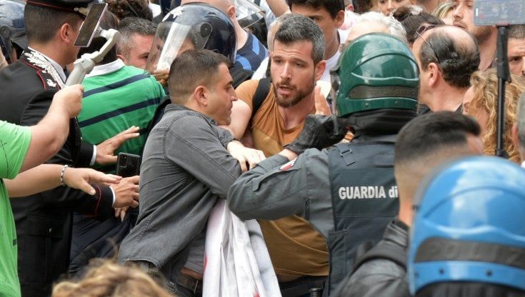 Corteo bloccato alla commemorazione di Falcone, la Cgil: "Accordi con la questura bypassati dall'alto"
