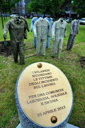 Inaugurata la stele per ricordare<br />le vittime di incidenti sul lavoro