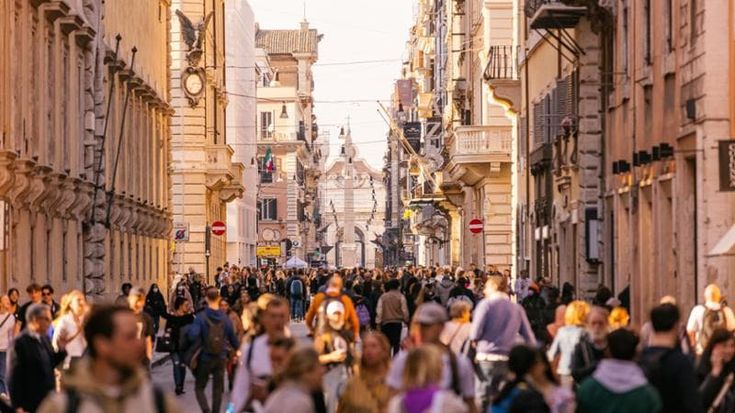 Overtourism, per il 56% degli italiani è un problema
