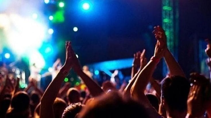 Discoteca chiusa a Bari: 517 persone in un locale da 200, revocata autorizzazione al Nova club