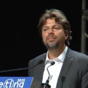Meeting di Rimini, l'ospite grillino attacca Cl dal palco: "Siete lobby di denaro e potere"