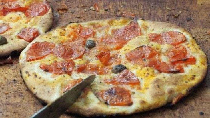 Cara focaccia, quanto mi costi? A Bari il prezzo sale di un euro al chilo: "Ma resta un cibo alla portata di tutti"
