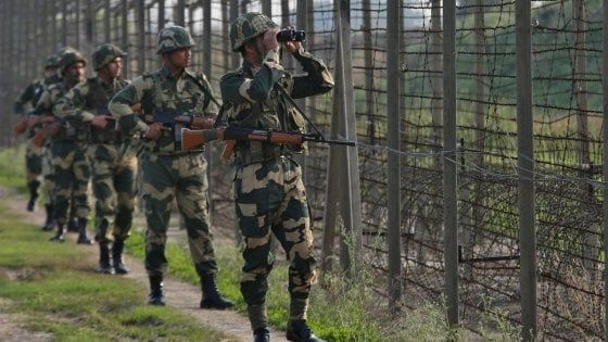 Allerta terrorismo in Kashmir, evacuati 20mila turisti