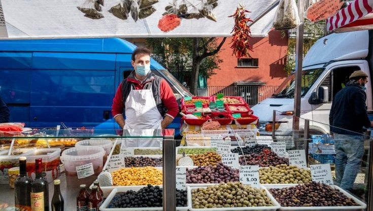 Covid: protestano gli ambulanti, riaprire subito i mercati