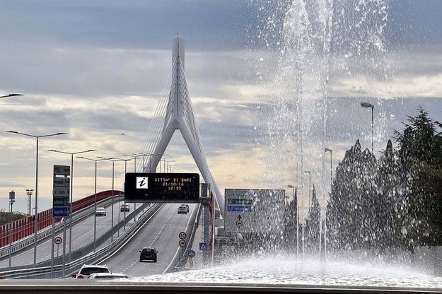 Bari, ecco la fontana sotto il ponte dell'asse Nord-Sud
