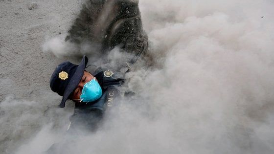 Guatemala, scene da apocalisse dopo l'eruzione del Fuego