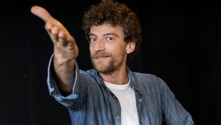 Gioie e sfortune in rime dantesche, al Verdi arriva Maurizio Lastrico