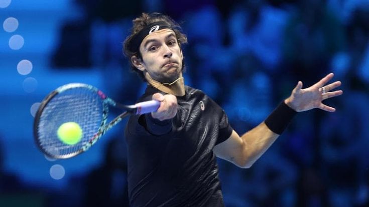 Musetti batte De Minaur 7-5, 3-6, 7-5: impresa di Lorenzo alle Finals, semifinale possibile