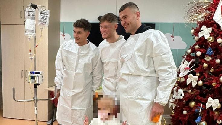 Napoli: Di Lorenzo, Beukema e Buongiorno in visita ai bambini del Santobono Pausillipon