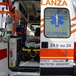 Fermo, il padrone è in ambulanza il cane lo segue e si perde