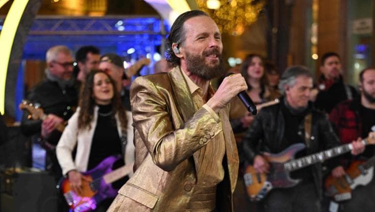 Jovanotti fa ballare l'Ariston, lo spettacolo a Sanremo visto dall'alto