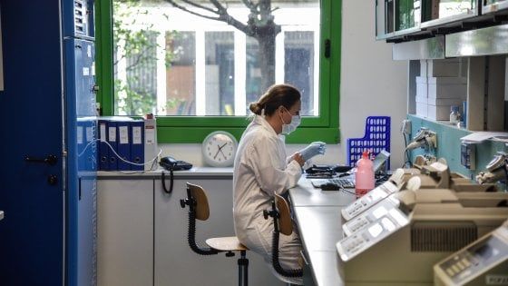 Coronavirus in Lombardia, aumentano ancora i morti: più 280 in un giorno. Gallera: "Controlli spettano a forze dell'ordine non a noi"