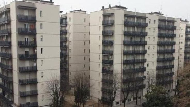 Pioltello, pugni al volto dopo il volo dal balcone: l’omicidio di “Nenè” al telefono con la moglie