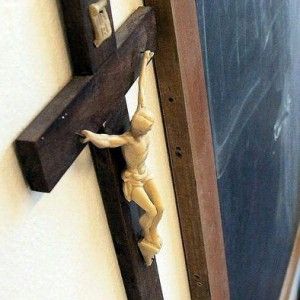 Criticò il vescovo ausiliare, il prof di religione licenziato non sarà riassunto