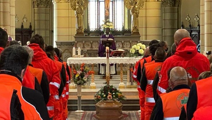 Torino, rabbia e silenzio ai funerali di Massimo Melis