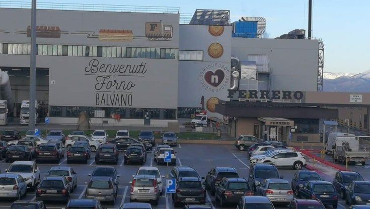 Potenza, lavoratori della Ferrero di Balvano donano 600 chili di cibo