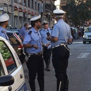 Piacenza, sposa un uomo disabile e lo rovina: denunciata la badante