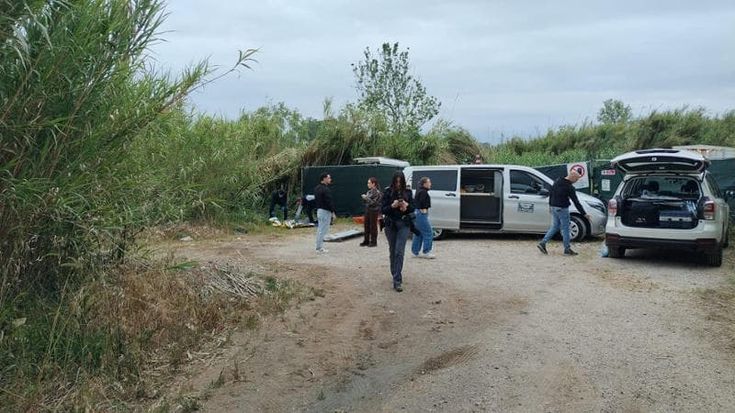 Affiora un cadavere irriconoscibile nel Tevere, un uomo di mezza età. Indagini in corso