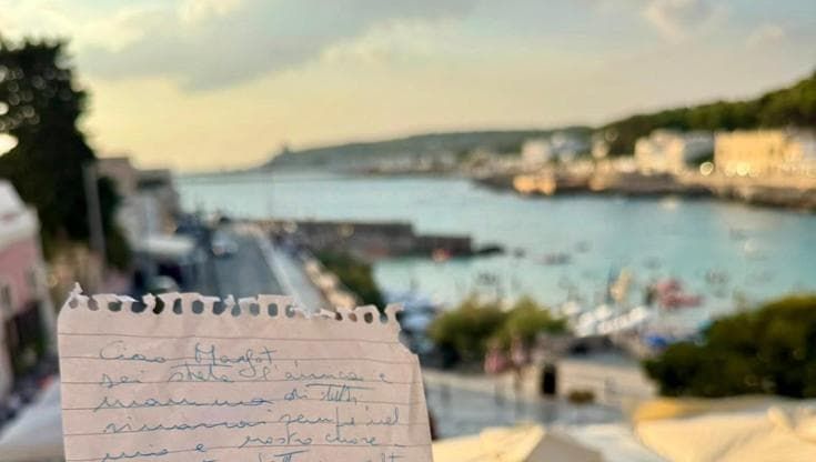 “Margot, ora sei il nostro angelo custode”: i messaggi in bottiglia trovati da un turista in Salento