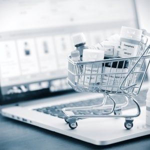 Farmaci, boom di acquisti durante il lockdown: +220%