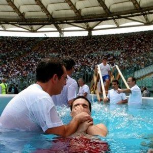 Testimoni di Geova: "Lottiamo contro droghe, alcolismo, gioco d’azzardo, violenza domestiche"