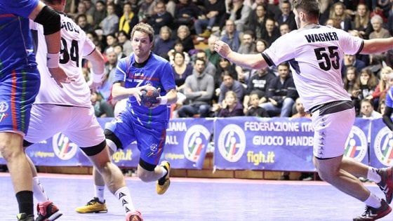 Pallamano, Qualificazioni mondiali: l'Italia parte male, La Romania domina: 34 a 24