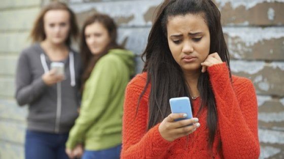 Sexting e abusi in aumento, nel Regno Unito educazione sessuale diventa obbligatoria