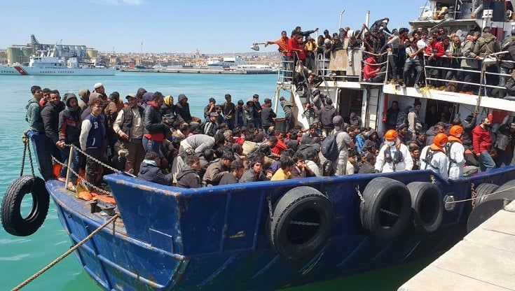 Immigrazione, il fact checking: non c'è nessuna "sostituzione etnica", gli stranieri in Italia sono solo l'8,6%