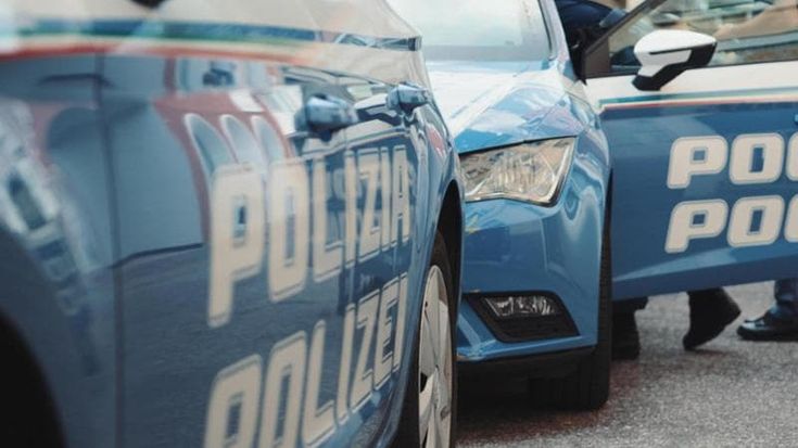 Molestie e atti persecutori verso le studentesse, braccialetto elettronico a un prof del liceo Tasso