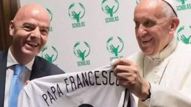 Una partita in onore di papa Francesco. E il San Lorenzo scende in campo con una maglia speciale