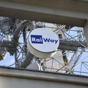 Ei Towers tira dritto con l'offerta per le torri Rai