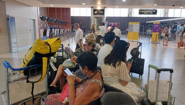 Ritardi e cancellazioni di voli: “Diritto a 4 milioni di ristori per 13 mila passeggeri toscani"