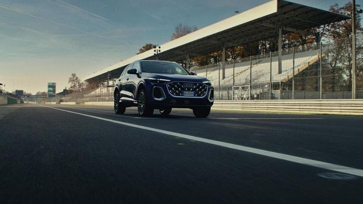 Audi Italia festeggia l’anno migliore di sempre lanciando sul circuito di Monza la SQ5 V6. Il video