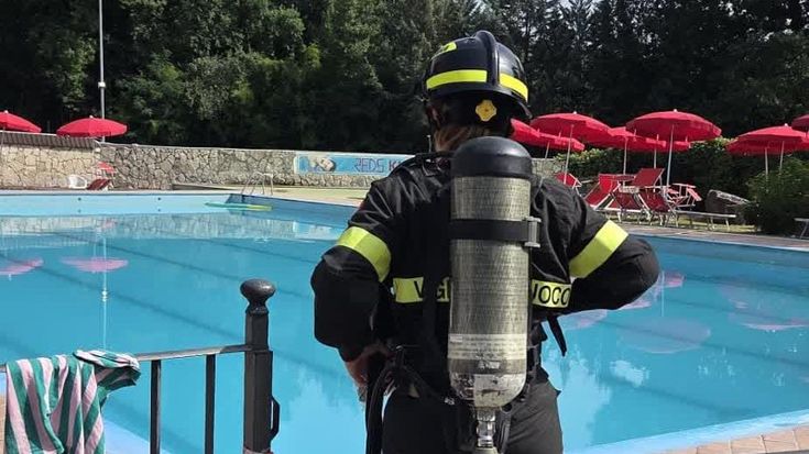 Fuga di cloro in piscina, bimbo di 5 anni in codice rosso e altri sei piccoli in ospedale