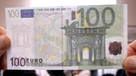 Benevento, mille euro in banconote da 100 false nella borsa. Arrestata