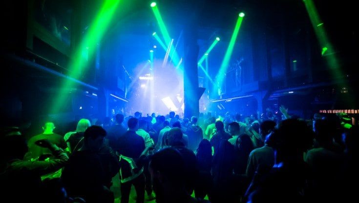 Riapertura delle discoteche, il coprifuoco non salta e il modello Fabrique fa sperare nell'estate gli altri locali