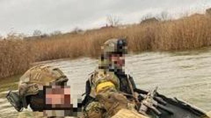 Ucraina, gli incursori del Dnepr: “Attraversiamo il fiume tra le bombe di Mosca”