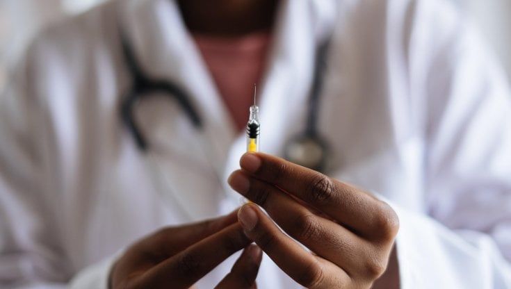 Coronavirus in Italia, bollettino di oggi 18 marzo: 24.935 nuovi casi e 423 morti