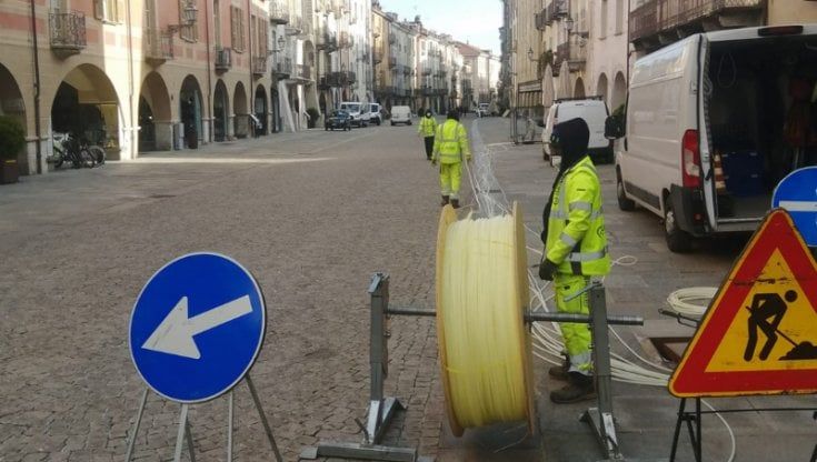 A Cuneo la guerra della fibra ottica. I big contro i vincoli sul decoro