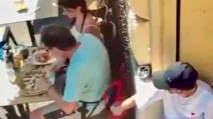 Colosseo, l’ultima tecnica dei “maranza” per borseggiare i turisti al bar