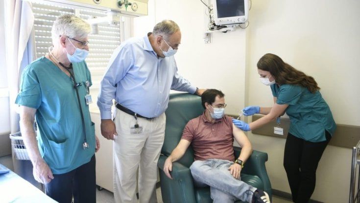 Covid, un italiano fra le cavie del vaccino israeliano: al via la sperimentazione