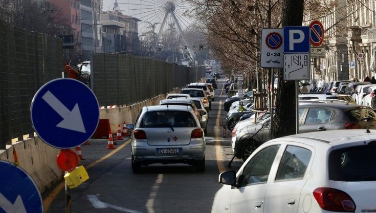 Smart working, più auto e paura dei luoghi affollati: meno viaggiatori scelgono il tram