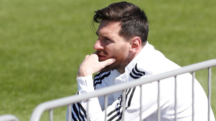 La rincorsa di Messi a Cristiano Ronaldo, Argentina incatenata al suo re