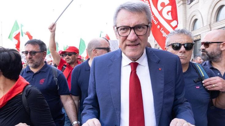 Landini annuncia lo sciopero generale del 20 novembre: “No ai 14 miliardi per le armi”