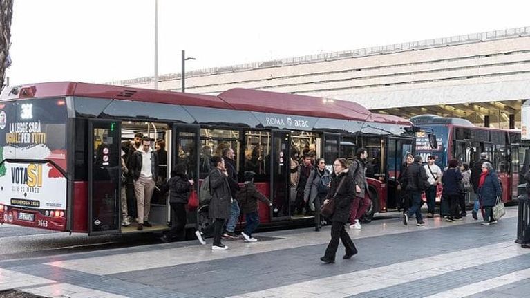 Bonus trasporti 2027, incentivi fino a 400 euro per il mezzi pubblici