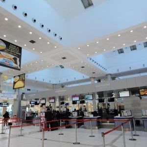 Aeroporti, siglato il rinnovo del contratto dei gestori. Aumenti medi di 120 euro nel triennio