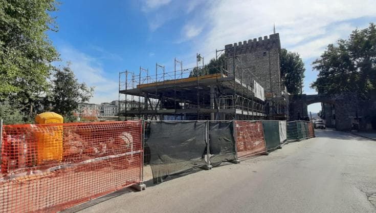 Quei 50 metri di polemiche da riempire a Santa Rosa, tra il nuovo centro e il vecchio giardino