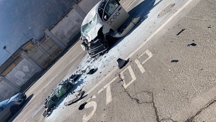 Villar Perosa, motociclista muore in uno scontro: ferito anche il guidatore dell'auto